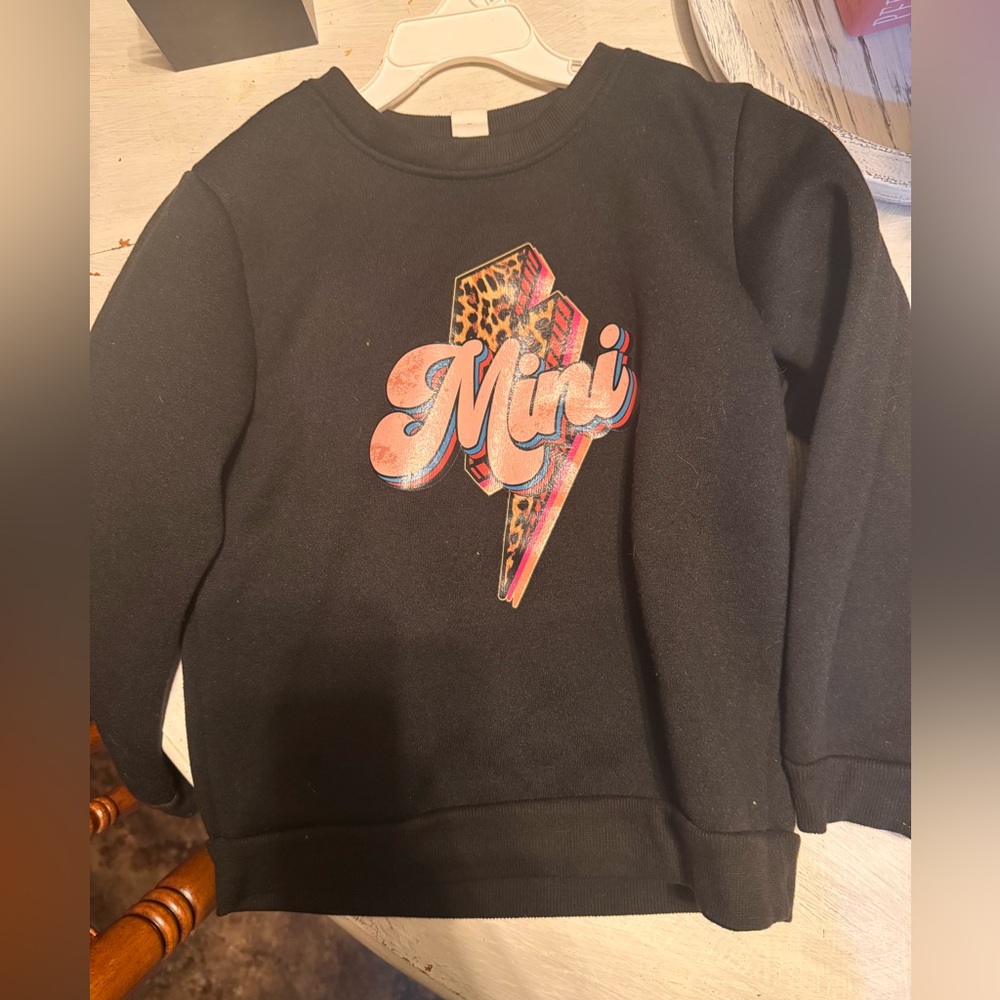Sweatshirt to match the “mama” one